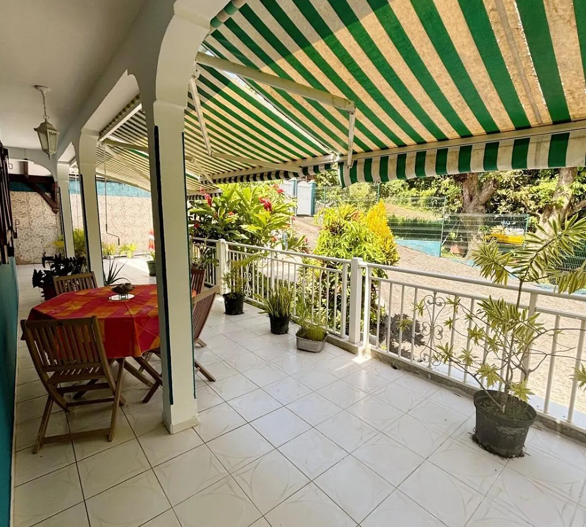 Maison Nichee Dans Les Hauteurs 珀蒂堡 公寓